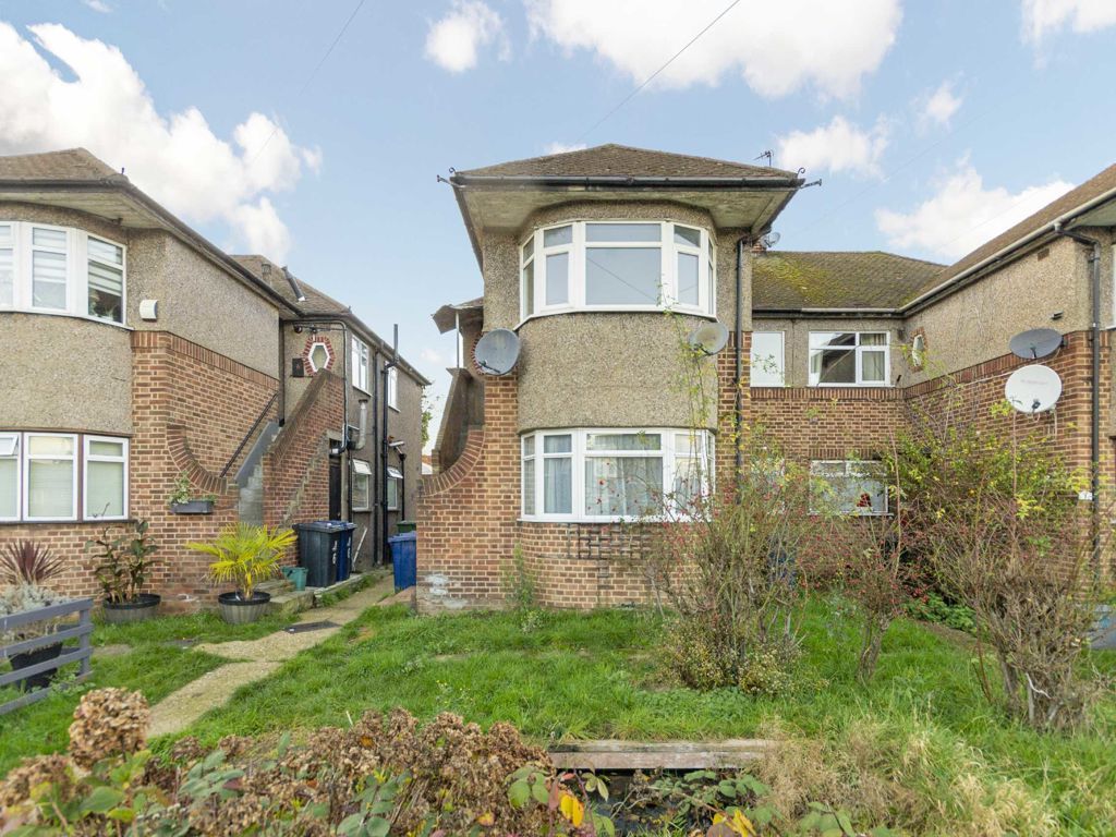 3 bed flat to rent in Ruislip Close, Greenford UB6, £2,000 pcm Zoopla