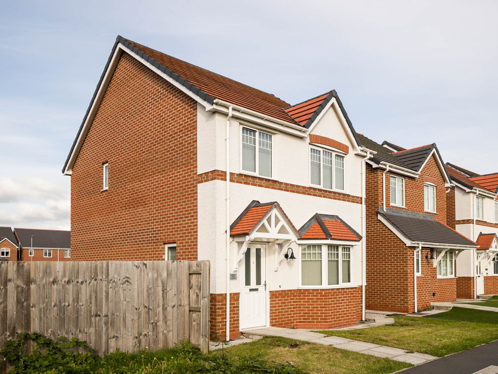 3 bed detached house for sale in Mayfield Park, Saltney, Chester CH4, £