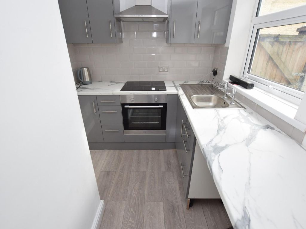 2 bed terraced house to rent in Albert Street, Burnley BB11 Zoopla