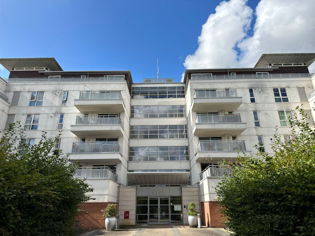 3 bed flat for sale in Apartment, Watkin Road, Leicester LE2, £385,000