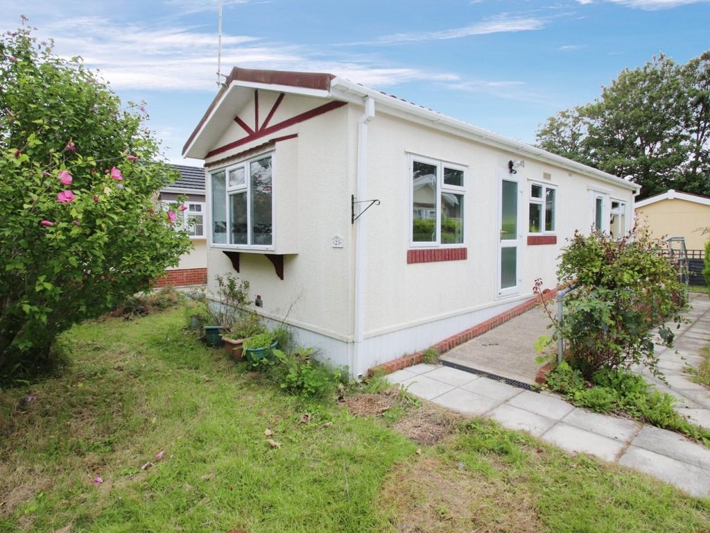 1 bed mobile/park home for sale in Avondale Park, Colden Common