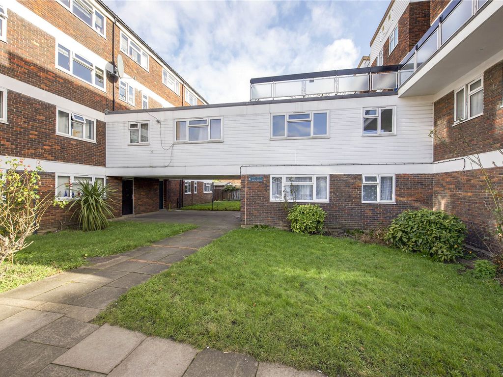 3 bed flat for sale in Charnwood Close, New Malden KT3 Zoopla