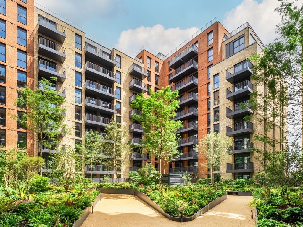 3 bed flat to rent in The Sessile, Ashley Road, Tottenham Hale N17, £