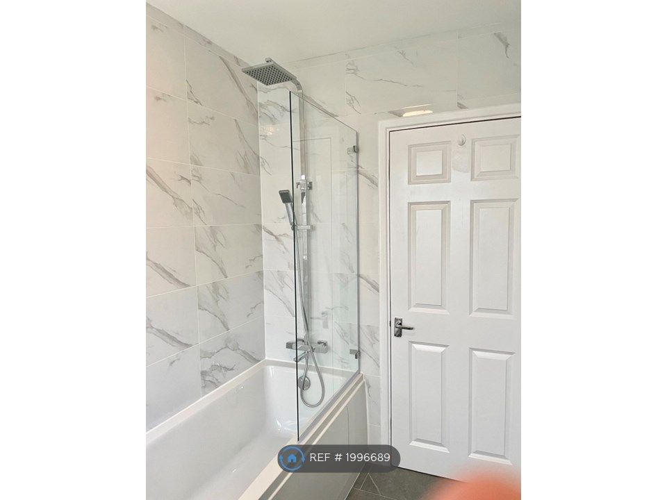 2 bed flat to rent in North Finchley, London N12, £1,750 pcm Zoopla