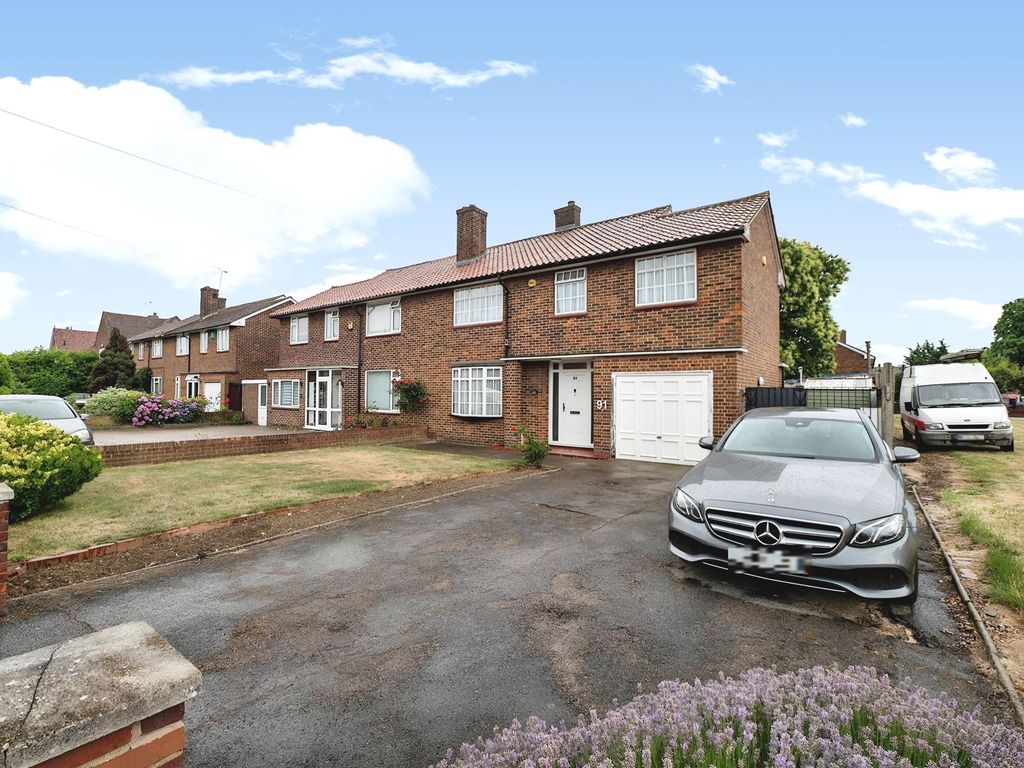 4 bed semidetached house for sale in Humber Avenue, South Ockendon