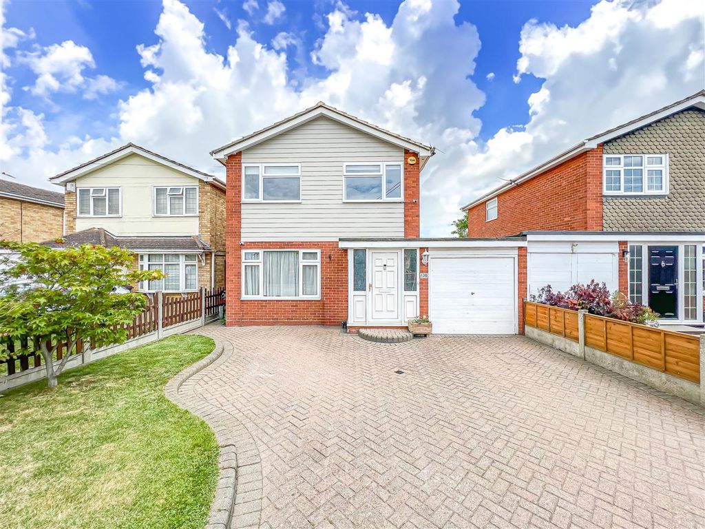 3 bed detached house for sale in Plumberow Avenue, Hockley SS5 Zoopla