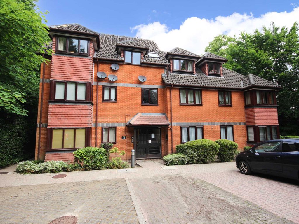 2 bed flat to rent in Crowthorne Road, Bracknell RG12 Zoopla