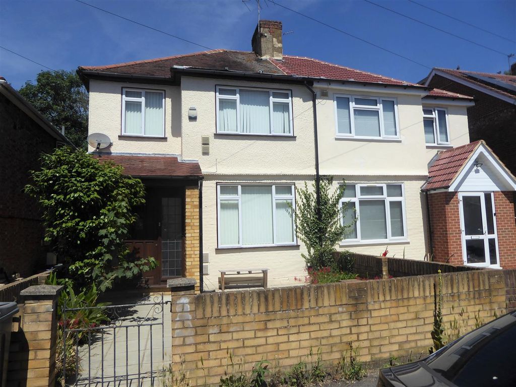 Victoria Avenue, Hounslow TW3  