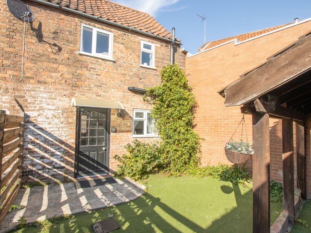 3 bed terraced house for sale in Priory Lane, King's Lynn PE30, £