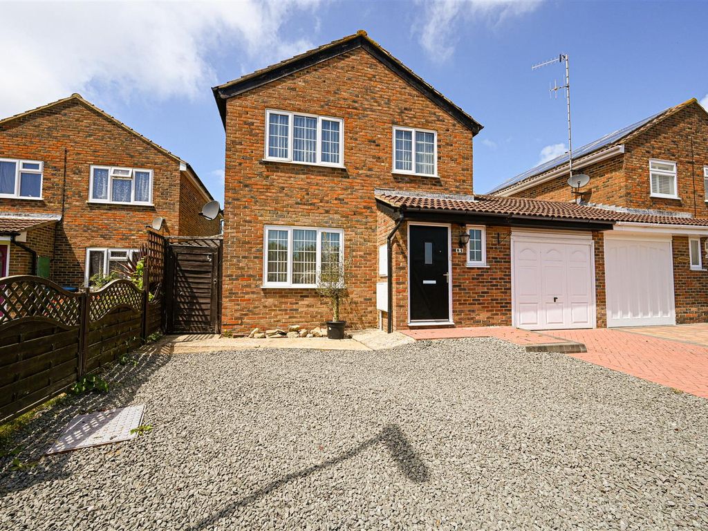 3 bed detached house for sale in Sunningdale Gardens, North Bersted