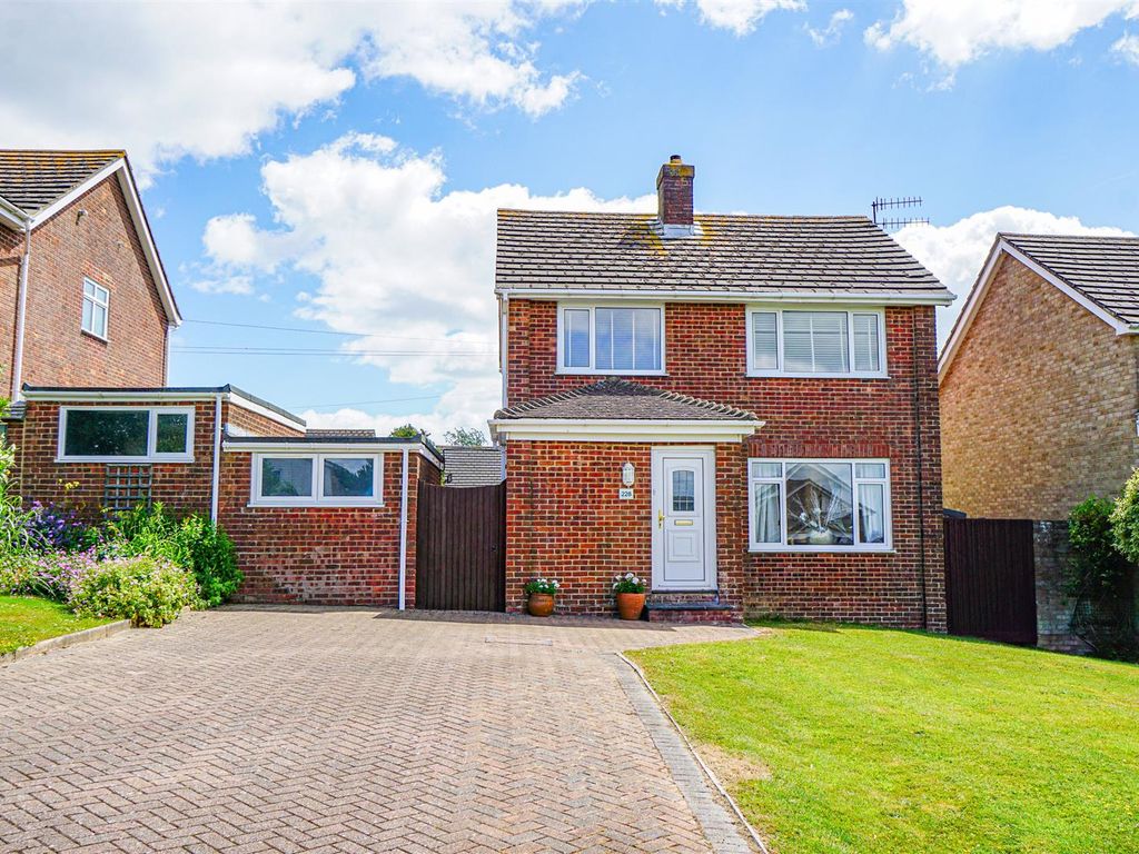 3 bed detached house for sale in Hillside Road, Hastings TN34, £395,000
