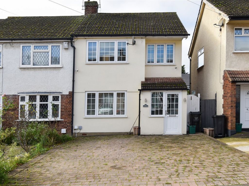 3 bed end terrace house for sale in Passingham Avenue, Billericay CM11