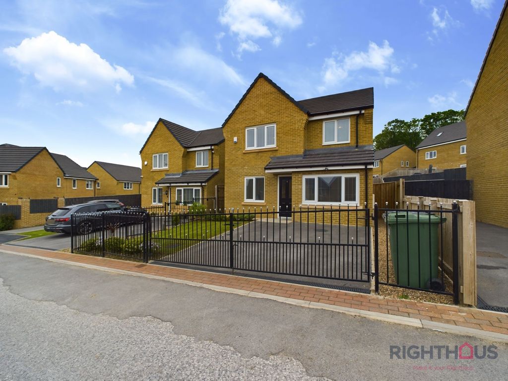 4 bed detached house for sale in Meadow Walk Drive, Bradford BD2, £