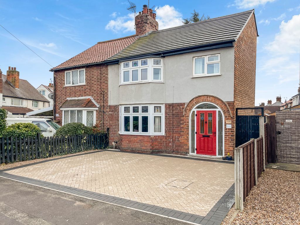 3 bed semidetached house to rent in College Street, Long Eaton