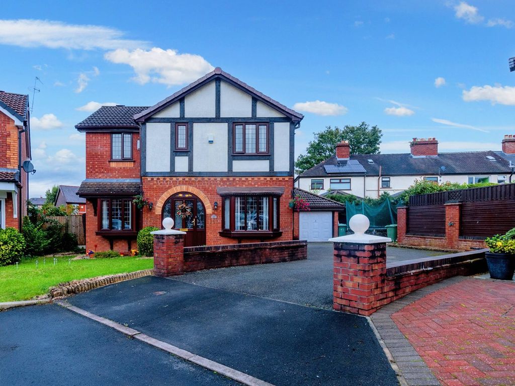4 bed detached house for sale in Hampton Place, St Helens WA11, £