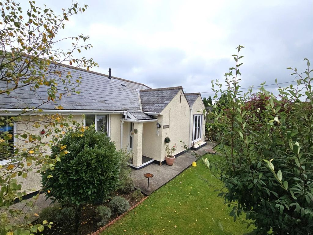 2 bed detached bungalow for sale in Binkham Hill, Yelverton PL20, £