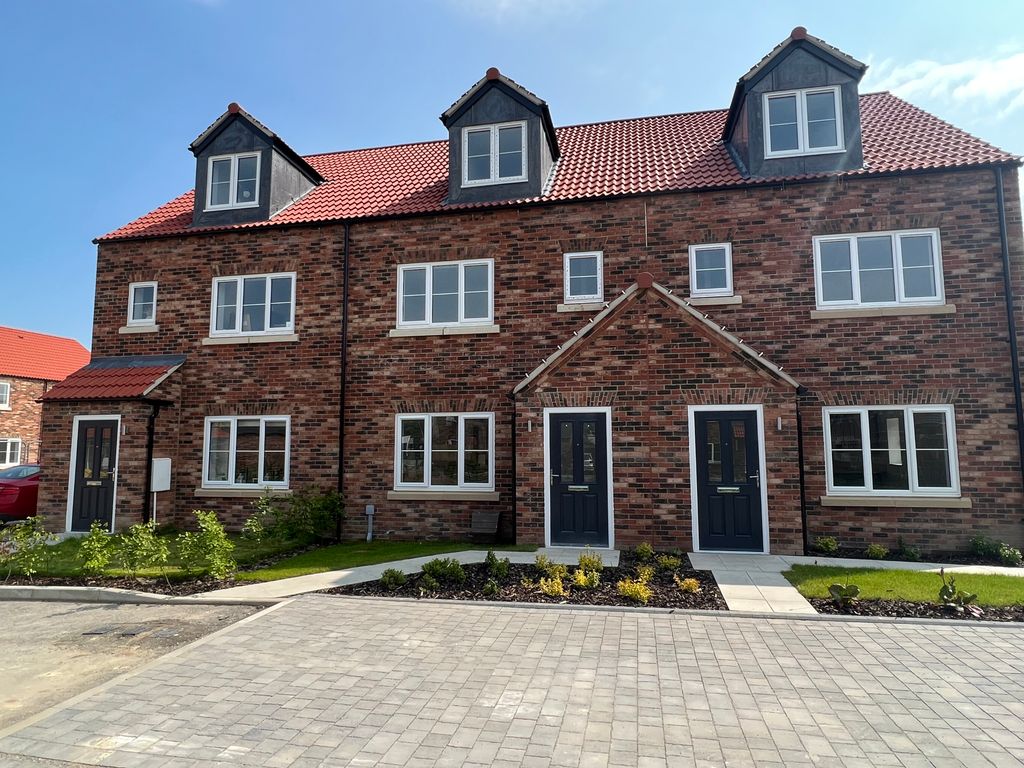 4 bed terraced house for sale in Thomas Lord Drive, Thirsk YO7, £
