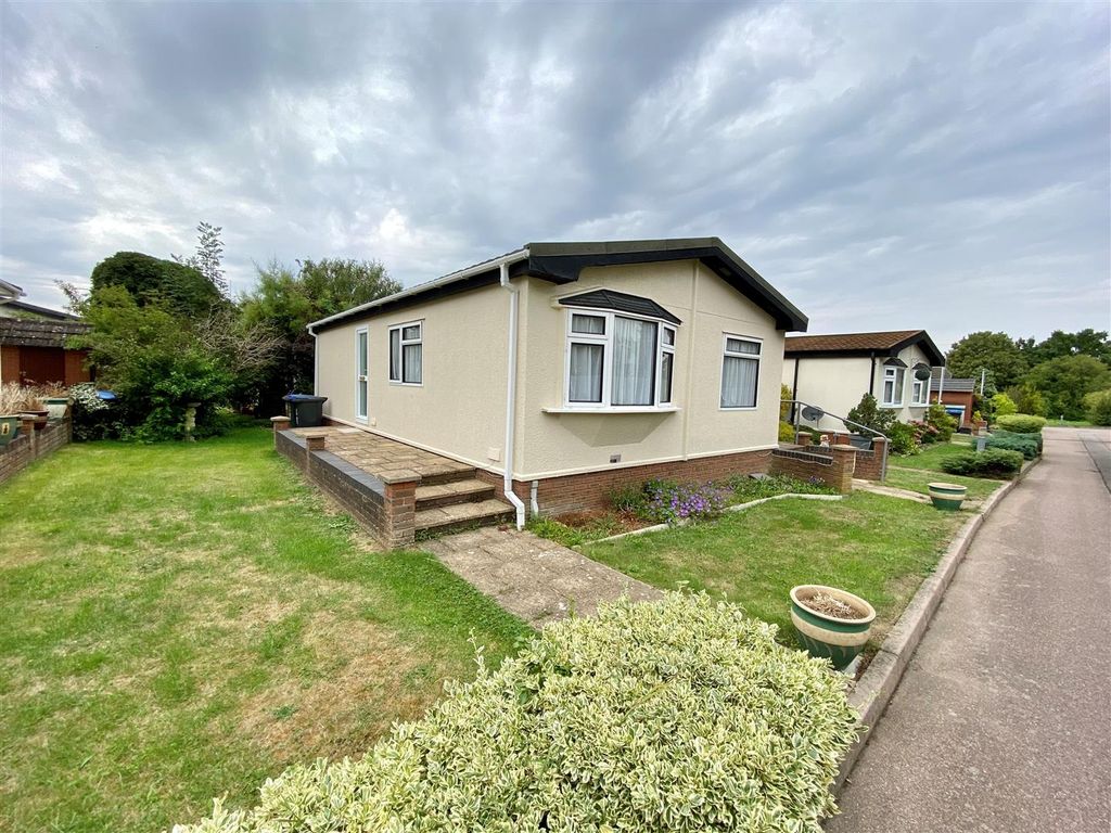 2 bed mobile/park home for sale in The Firs Park, Bell Bar, Brookmans