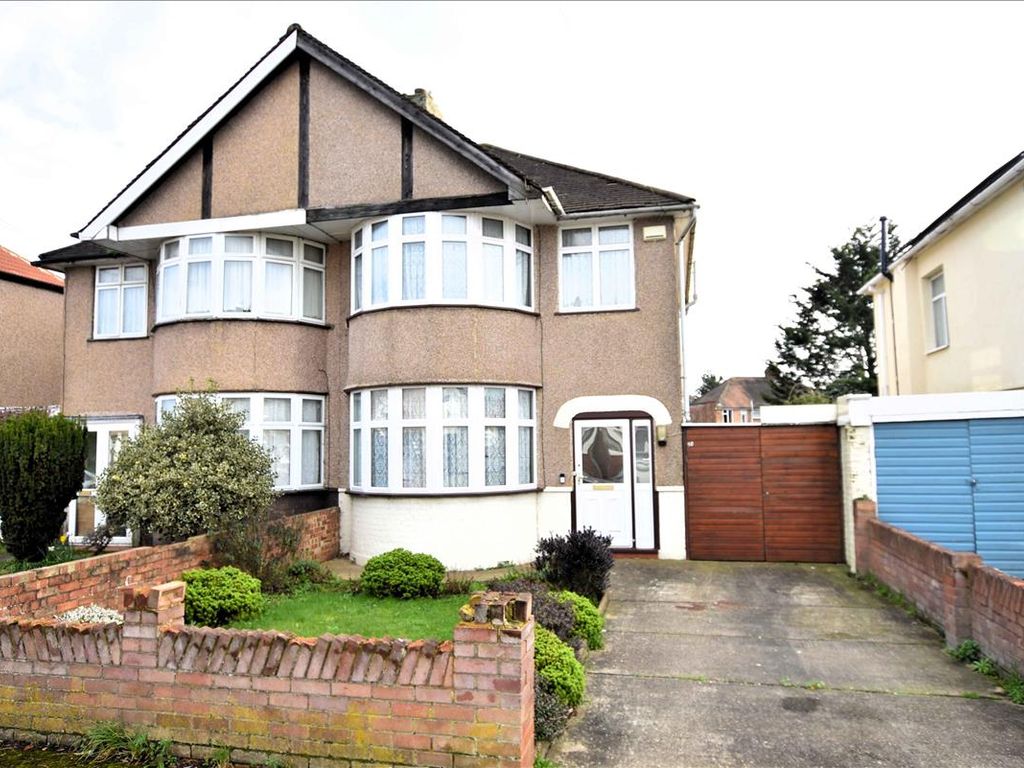 3 bed semidetached house for sale in Hereford Road, Feltham, Middlesex