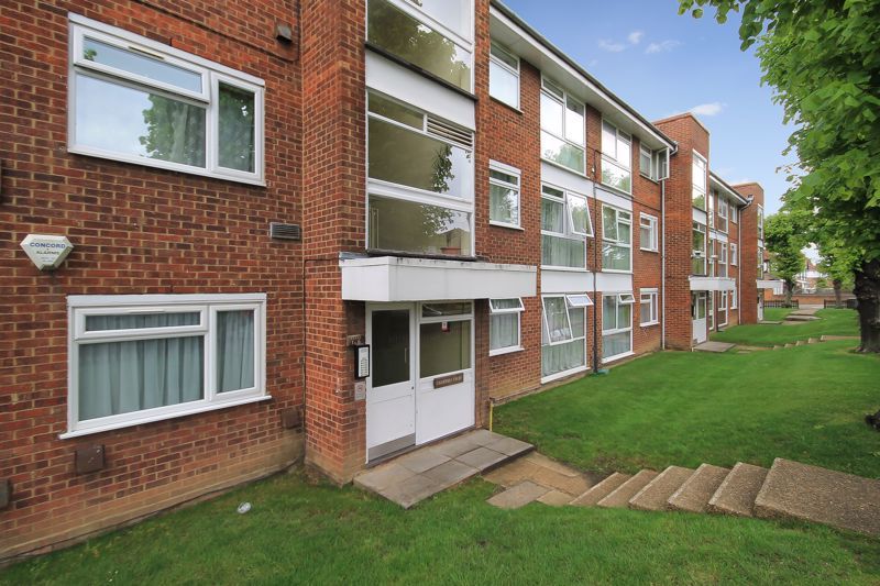 2 bed flat to rent in Middleton Avenue, Greenford UB6 Zoopla