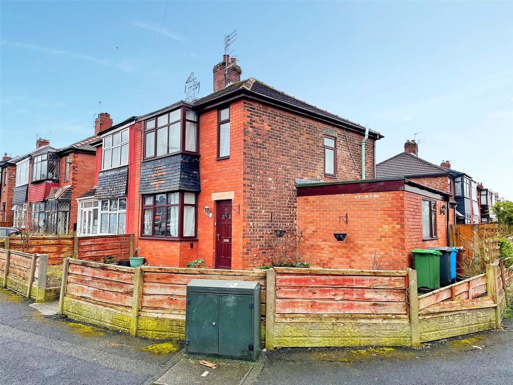 3 bed semidetached house for sale in Kirby Avenue, Chadderton, Oldham