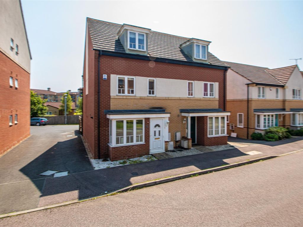 4 bed property to rent in Sakura Walk, Willen Park, Milton Keynes MK15