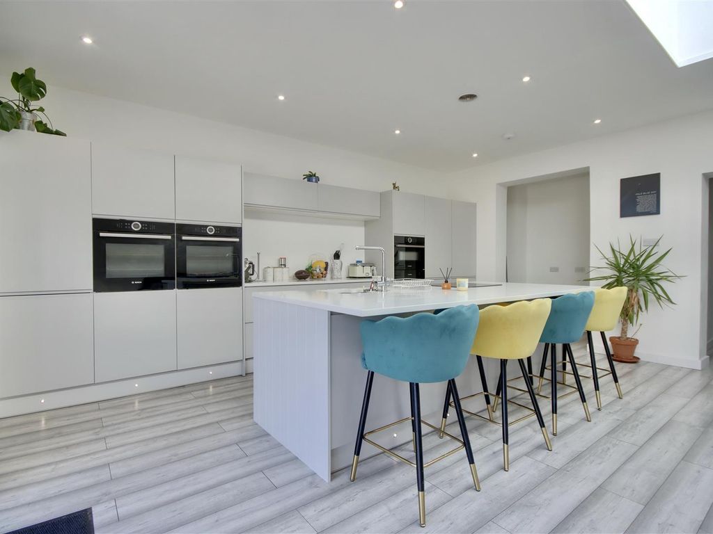 3 bed semidetached bungalow for sale in Shaftesbury Avenue, Purbrook