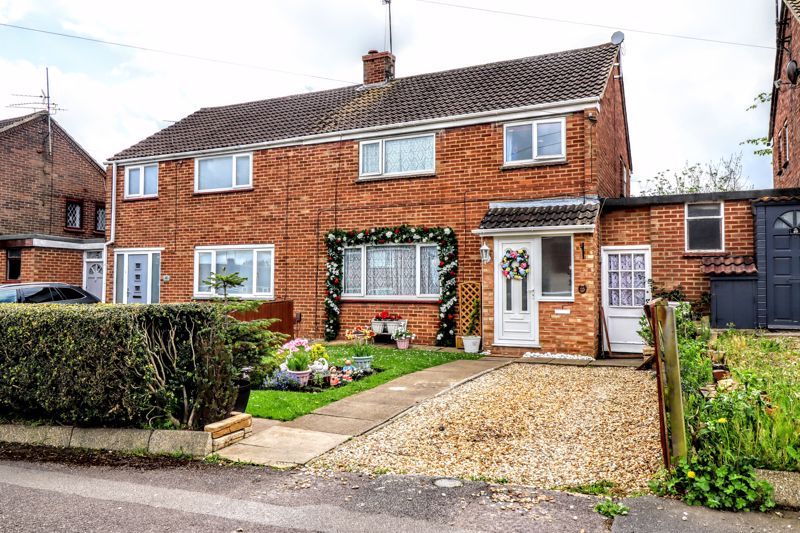 3 bed semidetached house for sale in Tattenhoe Lane, Bletchley, Milton