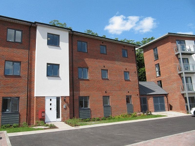 2 bed flat to rent in Donington Grove, Wolverhampton WV10, £795 pcm