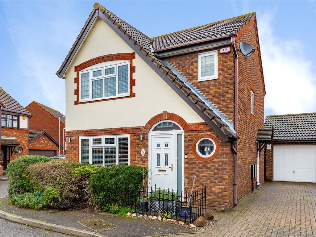3 bed detached house for sale in Medlar Drive, South Ockendon, Essex