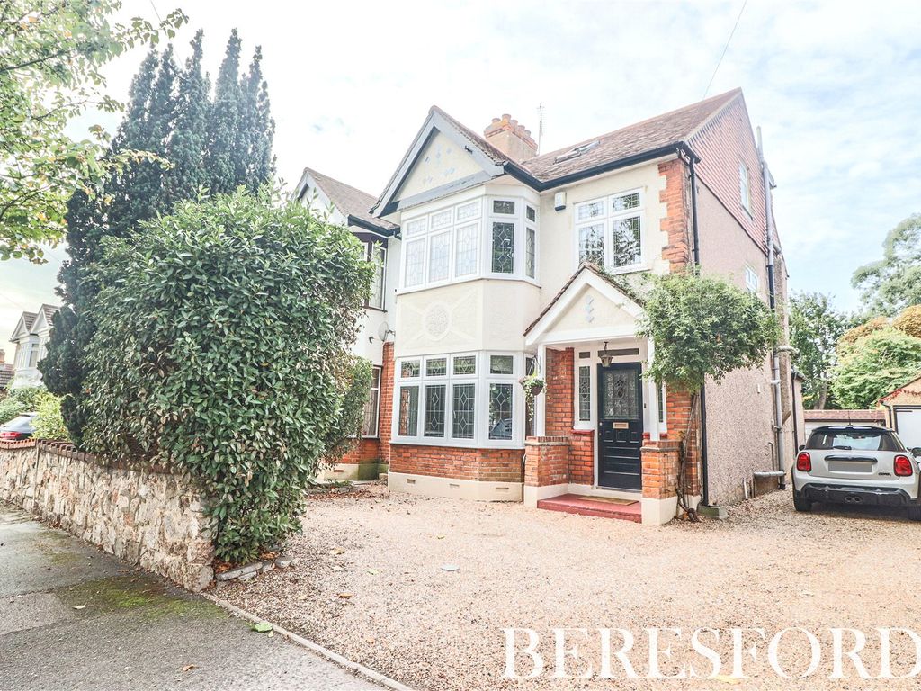 4 bed semidetached house for sale in Melstock Avenue, Upminster RM14