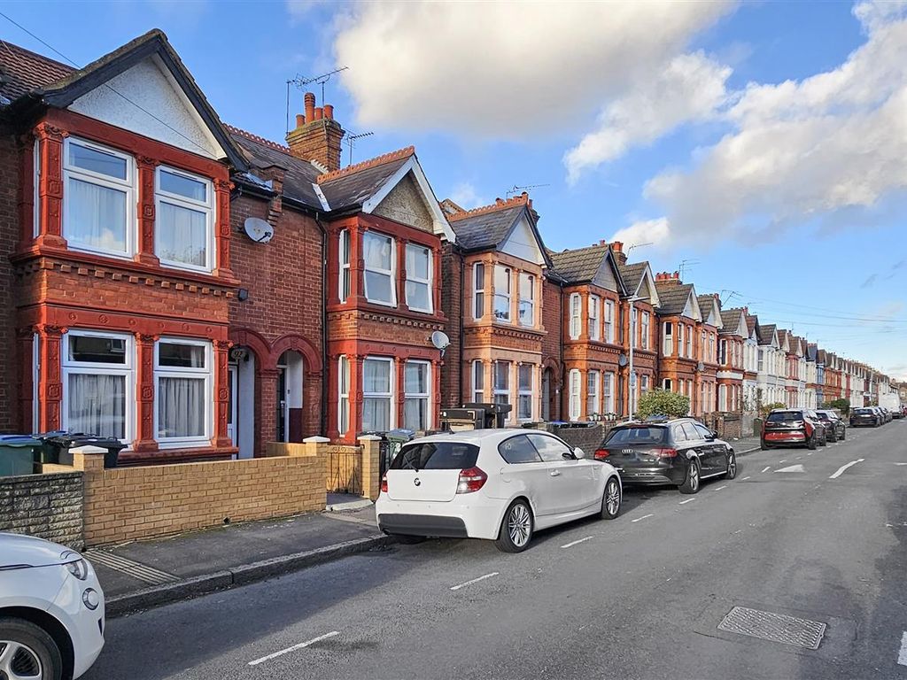 1 bed flat to rent in Kensington Avenue, Watford WD18, £1,150 pcm Zoopla