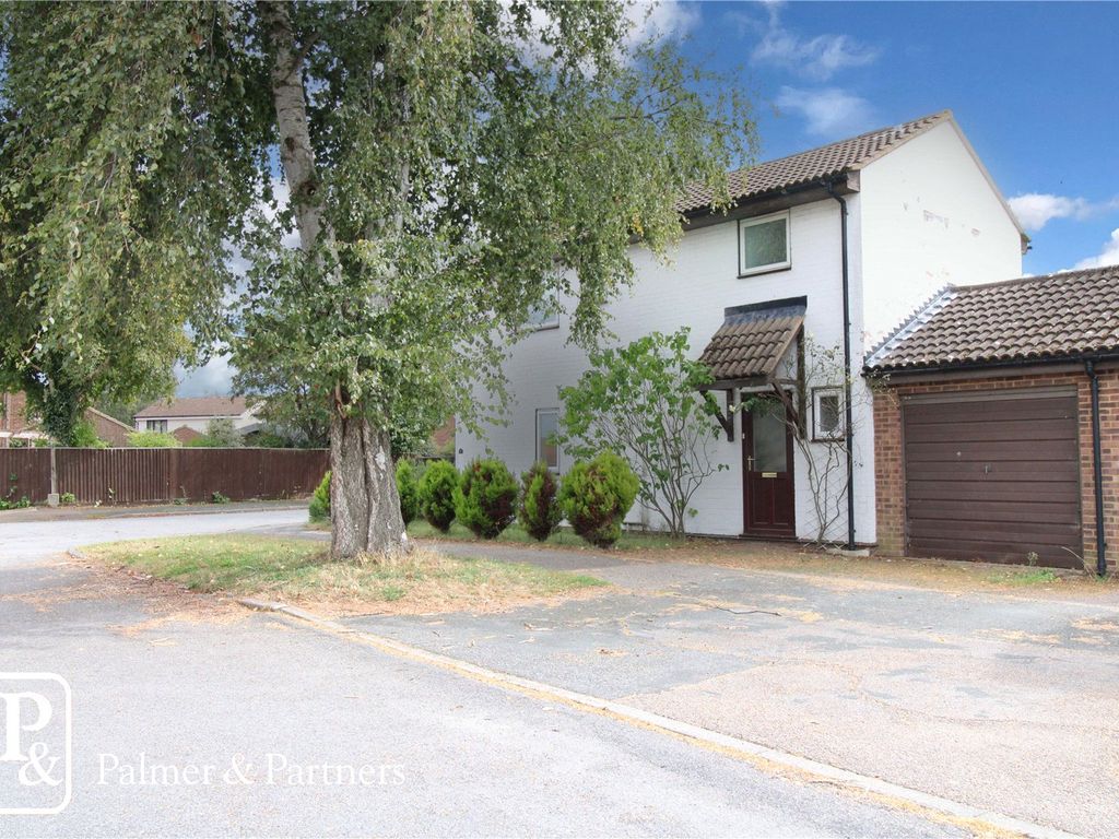 3 bed linkdetached house for sale in Saddlers Place, Martlesham Heath