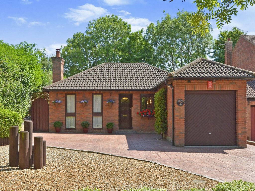 3 bed detached bungalow for sale in Arncliffe Drive, Heelands, Milton