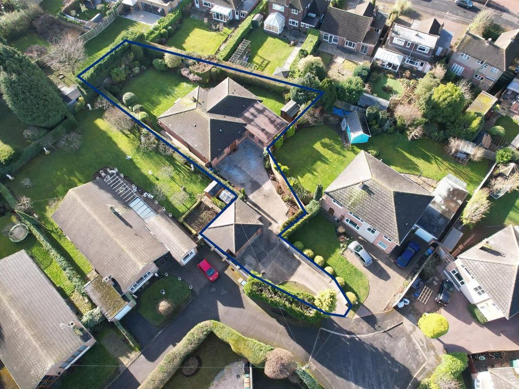 5 bed detached bungalow for sale in Stonehaven Drive, Coventry CV3, £