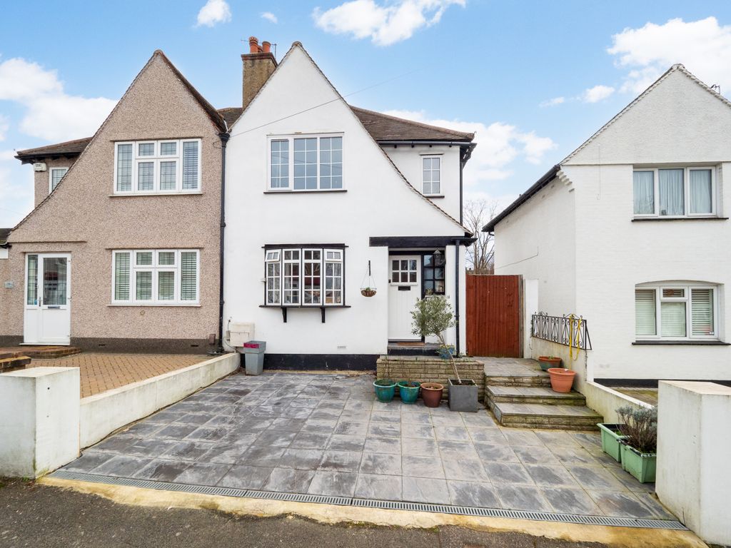 3 bed semidetached house for sale in Lumley Road, Cheam, Sutton SM3