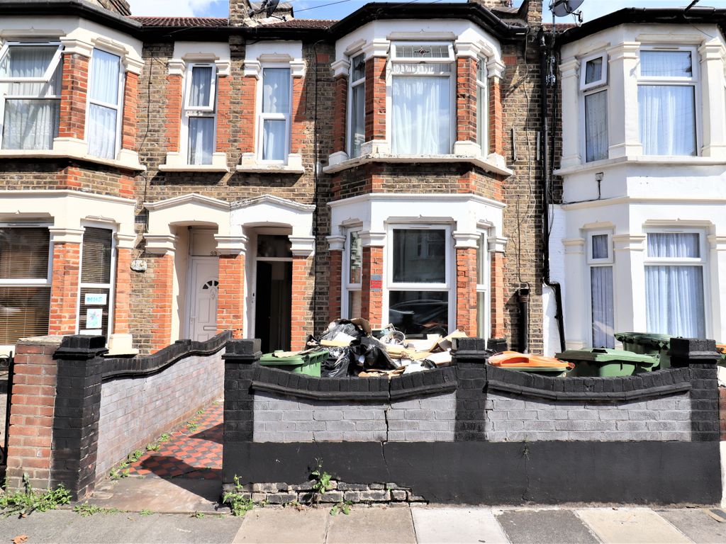 1 bed flat to rent in Little Ilford Lane, London E12, £1,350 pcm Zoopla