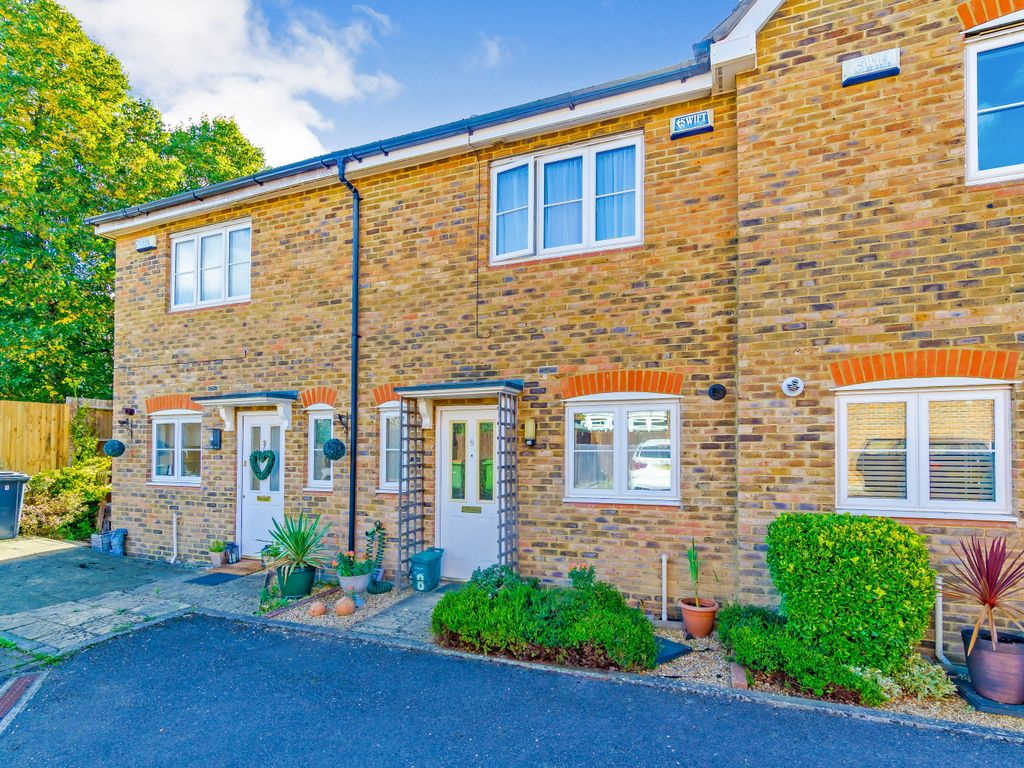 2 bed terraced house for sale in Mistley Gardens, Horley RH6 Zoopla