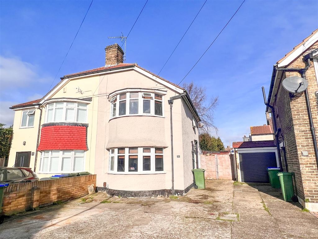 3 bed property for sale in Tenby Road, Welling DA16 Zoopla