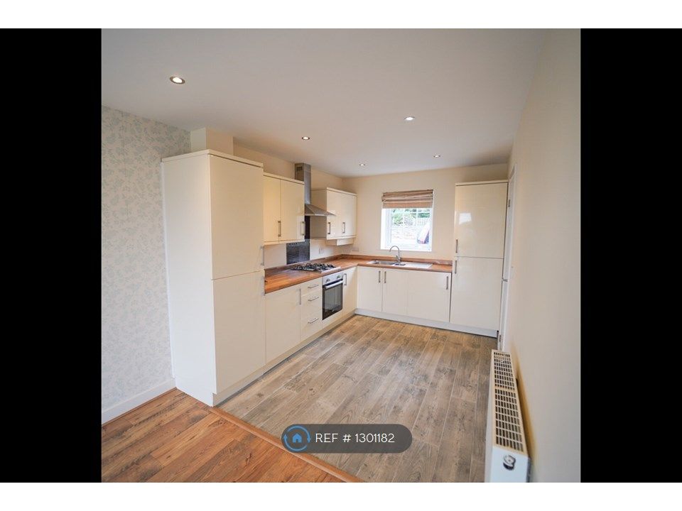 3 bed end terrace house to rent in The Dards, Cudworth, Barnsley S72