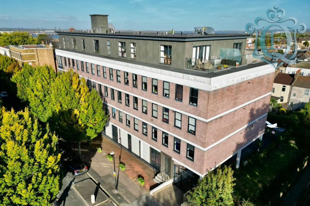 2 bed flat for sale in The Grove, Gravesend DA12, £175,000 Zoopla