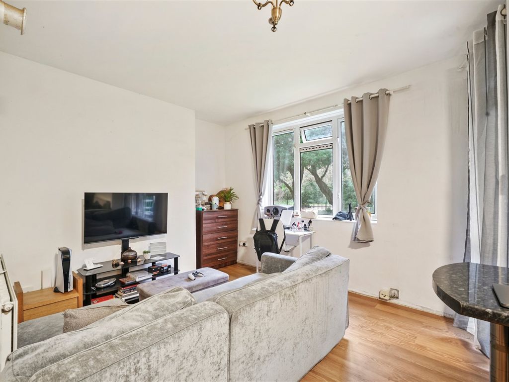 1 bed flat for sale in Windlesham Grove, London SW19, £275,000 Zoopla