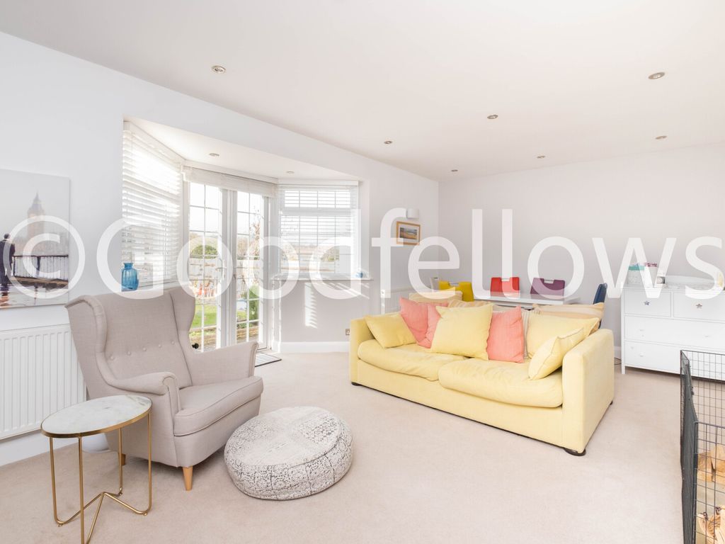 3 bed detached house to rent in Tudor Close, Cheam, Sutton SM3 Zoopla