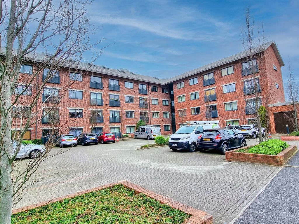 Markham Quay Camlough Walk Chesterfield Derbyshire S41