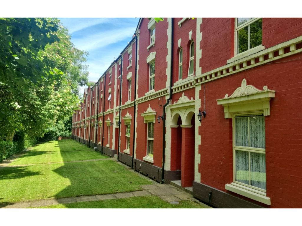 2 bed flat for sale in Penn Road, Wolverhampton WV3, £130,000 Zoopla