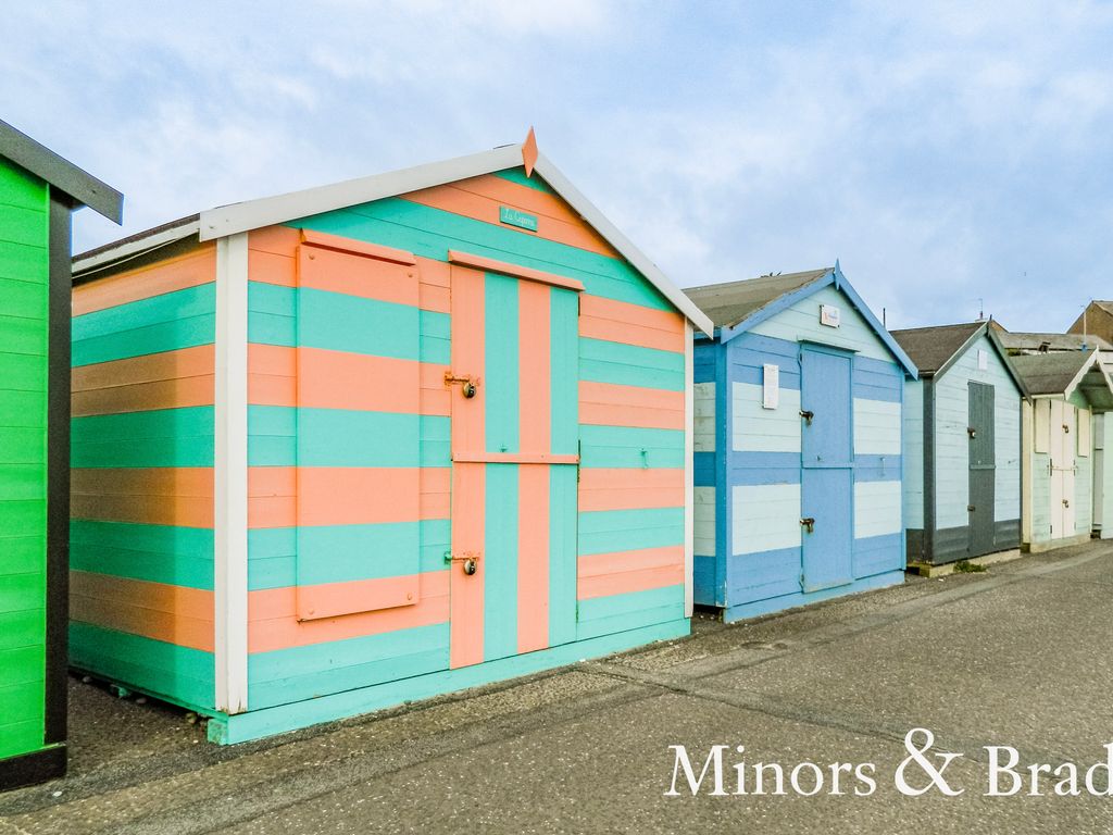 Mobile/park home for sale in Pakefield Street, Pakefield, Lowestoft