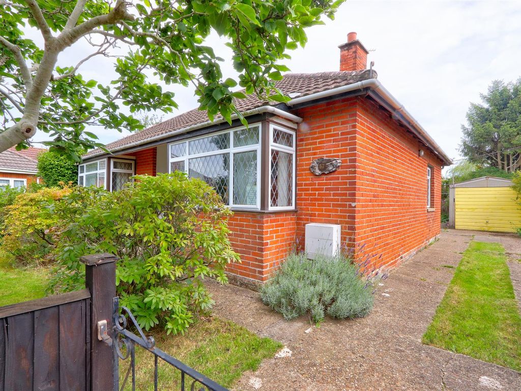 3 bed detached bungalow for sale in Hammonds Lane, Totton, Hampshire SO40, £350,000 Zoopla