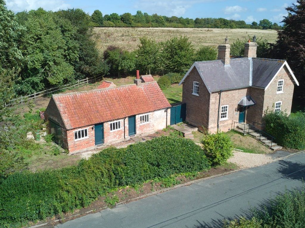 3 bed detached house for sale in Caistor Road, Swallow, Market Rasen