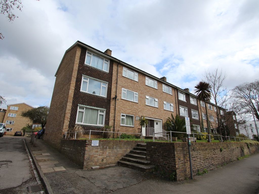 3 bed flat to rent in Surbiton Road, Kingston Upon Thames KT1, £2,445