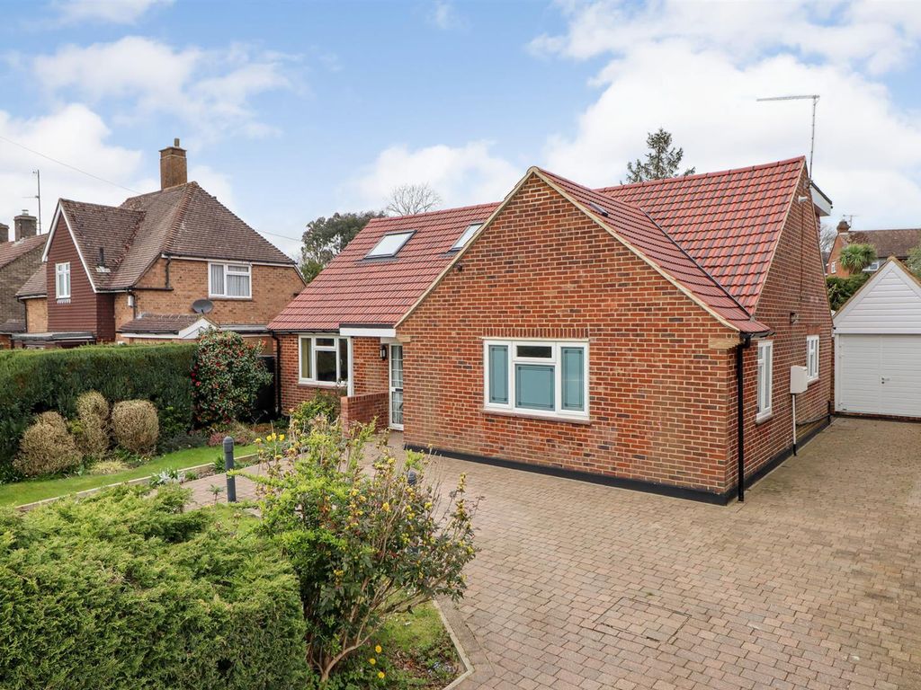 4 bed detached house for sale in Depot Road, Horsham RH13, £775,000